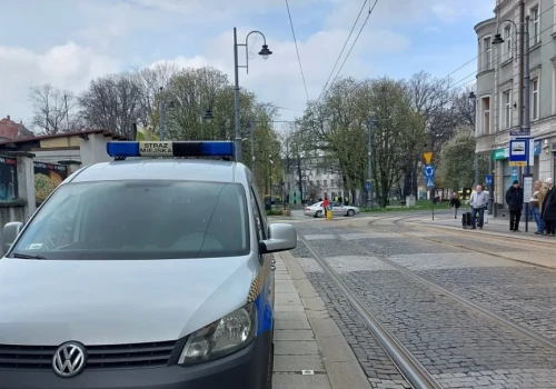 16-latek jechał BMW przez centrum Katowic. Obok siedział pijany właściciel auta