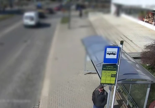 Olsztyn: „Zawinął” telefon wart 2500 zł i... spokojnie odszedł. Policja szuka sprawcy