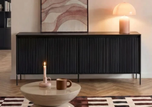 Mid-century modern bez odtwarzania epoki. Jak korzystać z tej estetyki, wybierając nowe meble?