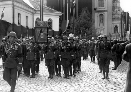Sensacyjny film. Nieznane wcześniej nagranie z pogrzebu Piłsudskiego