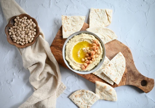 To najzdrowsza pasta. Nasyci i pomoże w odchudzaniu, ale nie każdy rodzaj jest równie dobry! Jak wybierać hummus?