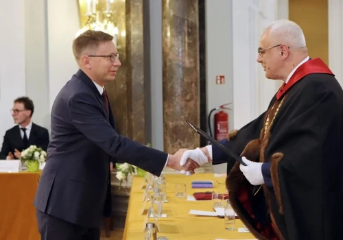 Tytuł doktora honoris causa dla prof. Michała Bilewicza