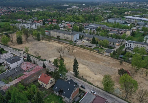 Niepewny los działki. Będą tam bloki komercyjne albo wojskowe