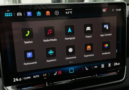 Salonowy Tiguan potaniał, by rywalizować z Kią Sportage. Rocznik 2026 i DSG w cenie