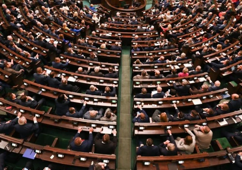 Polska 2050 chce ujawnienia powiązań  osób publicznych z fundacjami rodzinnymi