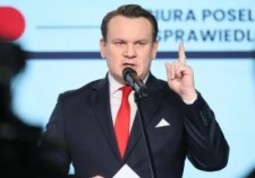 Tarczyński niewpuszczony do Wielkiej Brytanii. Reakcja Sikorskiego i wielka polityka