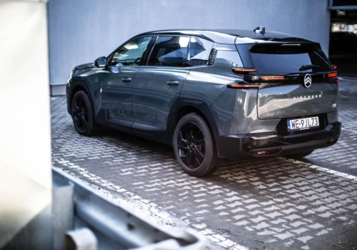 Nowy Citroën C5 Aircross II 2026 MAX 145 KM Hybrid oczami Austriaków. Komfort, styl i jedno małe ale.