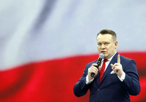 Tarczyński niewpuszczony do Wielkiej Brytanii. Sikorski drwi z europosła. 
