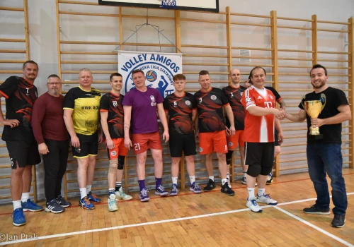Omerta lepsza w sezonie, Pszów lepszy w finale. Wielkie emocje w ALS Volley Amigos 35