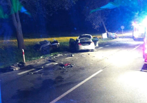 Tragiczny wypadek na trasie Lublin -Chełm. BMW rozpadło się na pół po zderzeniu z Oplem