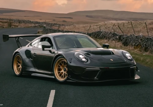 Warsztat w Yorkshire stworzył wersję Porsche GT3 R dogodną do użytku drogowego