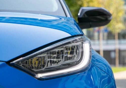 Japoński hit do miasta wraca z mocniejszym charakterem. Toyota wie, czego chcą kierowcy
