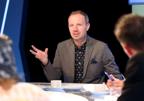 Kibice żużla znają go doskonale. Teraz wraca do pracy w mediach