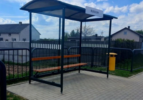 Komfort i bezpieczeństwo w gminie Grabica – nowe wiaty przystankowe już służą mieszkańcom