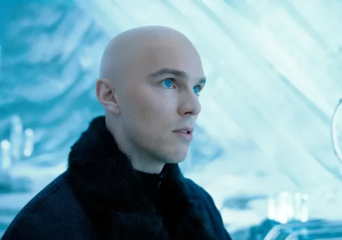 Nowe zdjęcie z planu Man of Tomorrow. Geniusz zła z szerokim uśmiechem