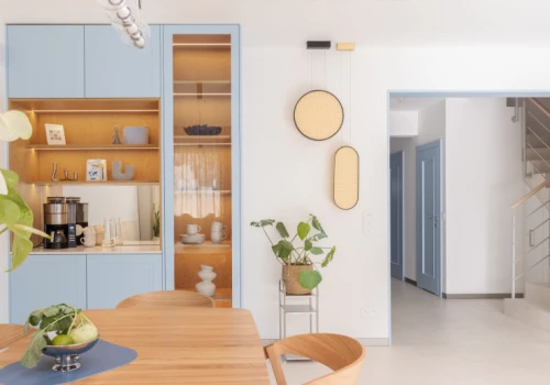 Dom na warszawskim Zaciszu: styl Hamptons, soft minimalism i smart home na 220 mkw.