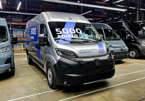 Stellantis świętuje w Gliwicach. 5000 samochodów z Centrum Konwersji CustomFit
