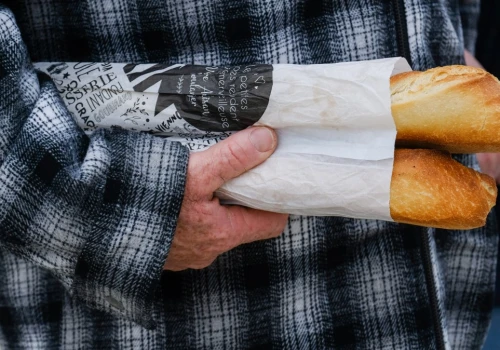 Panika we Francji. Popularne bagietki okazały się źródłem groźnych toksyn