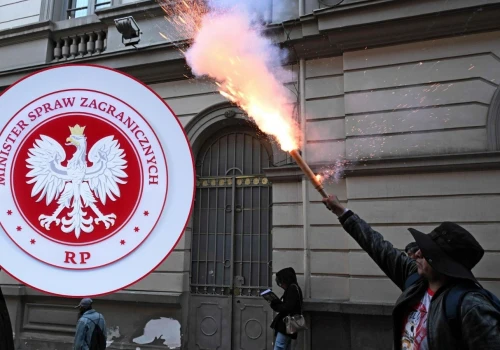 MSZ apeluje do turystów. Do tego kraju lepiej nie podróżować. 