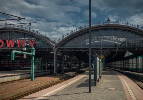Paraliż na kolei we Wrocławiu. Kilkadziesiąt pociągów odwołanych z powodu poważnej awarii