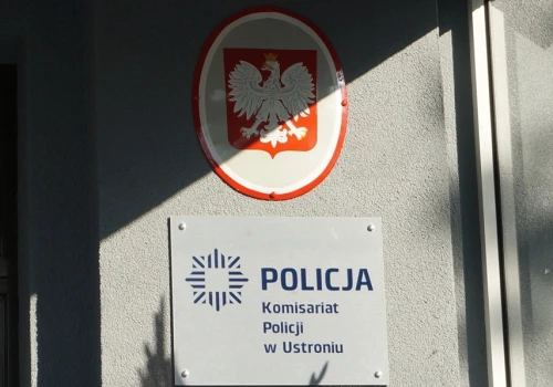 Znalazła torbę z ponad 2600 zł i dokumentami. Uczciwa postawa pracownicy sklepu w Ustroniu