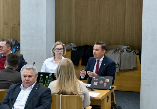 „Ustawka frankowa” – tak Frankowicze nazywają projekt posłów. Burzliwe posiedzenie komisji: Wiewiórowska i Myrcha kontra prawnicy