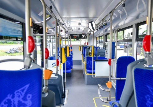 Poważne utrudnienia dla pasażerów. Wykolejony tramwaj, złamany pantograf