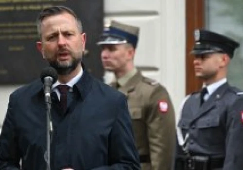 Nocne rozmowy z Tuskiem, Nawrockim i Amerykanami. Szef MON ujawnia