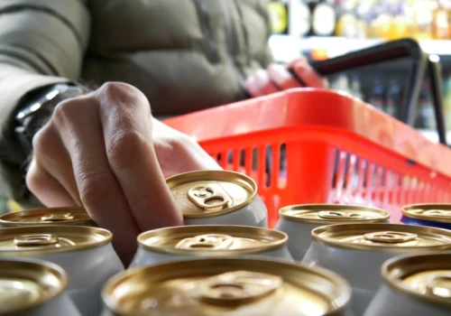 Piwo wygrywa z mocnymi alkoholami. Paragony pokazują, co naprawdę kupują Polacy