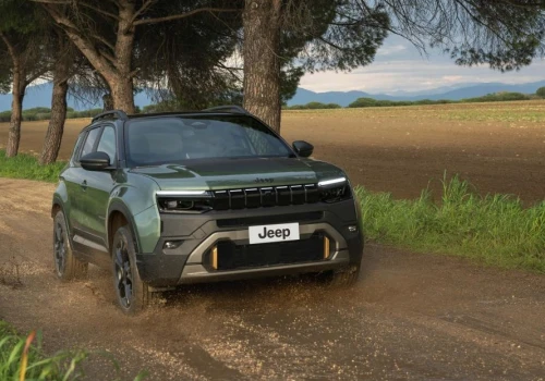 Nowy Jeep Avenger debiutuje w odświeżonej wersji i z edycją 85th Anniversary