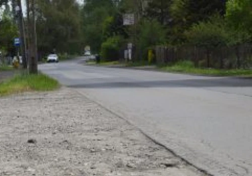 Mieszkańcy alarmują: zły stan ulicy Konwaliowej i brak chodników