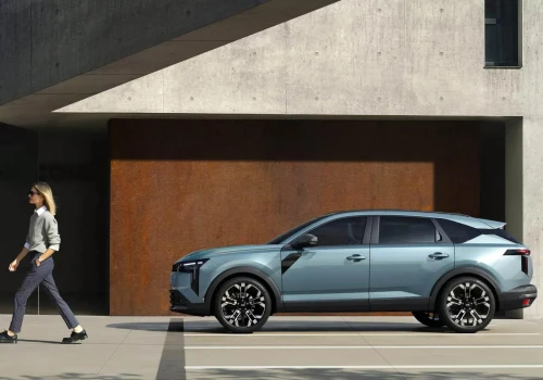 Jakie nowe samochody Dacia zobaczymy w latach 2026-2027? Silnik ze spalaniem 3,3 litra na 100 km jedną z zapowiedzi