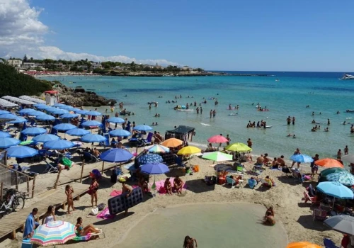12 tys. zł za rezerwację leżaka na plaży. Turyści ustawiają się w kolejkach