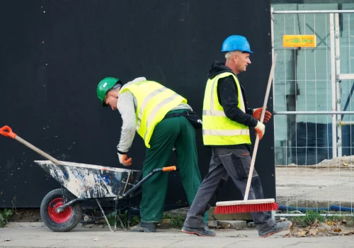 Tysiące ludzi stracą pracę. Fala zwolnień uderzy w Polskę