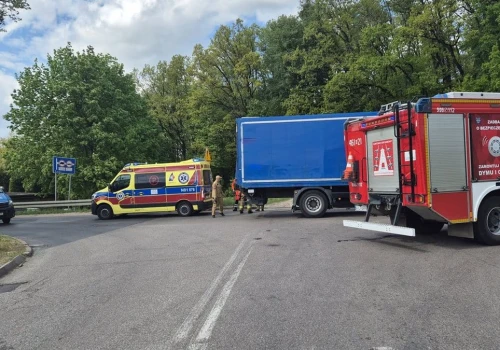 Śmiertelne zderzenie osobówki z ciężarówką. Droga została zablokowana