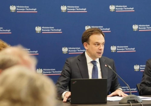 Nowy podatek ma pokryć koszty pakietu CPN. Rząd sięgnie do kieszeni gigantów