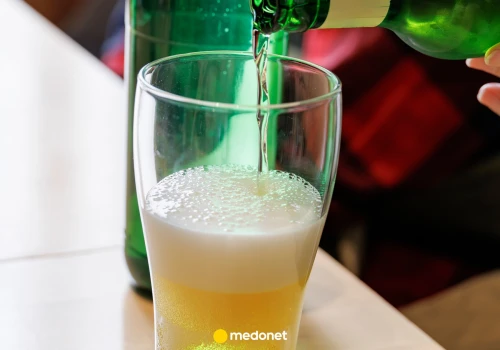 Ten alkohol Polacy kupują najczęściej. Mało kto wie, czym ryzykuje. To skutki uboczne