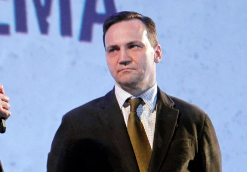 Radosław Sikorski spotkał się z ambasadorem USA. Poruszyli temat amerykańskich wojsk