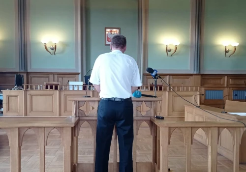 Komendant Straży Miejskiej w Malborku miał prowadzić samochód bez uprawnień. W sądzie nie przyznał się do winy
