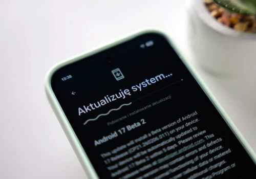 Google zadba o twój kciuk. Android 17 ma rozwiązać problem trapiący miliony