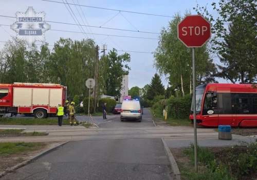 Jechał na hulajnodze elektrycznej, wpadł pod tramwaj. 31-latek nie żyje