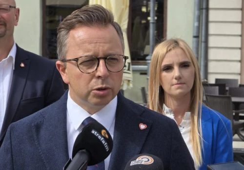 Dariusz Joński w Piotrkowie: 123 mld euro dla Polski, atom w Bełchatowie i szybka kolej wśród priorytetów