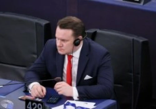 Domagają się wyjaśnień od brytyjskiego premiera. Chodzi o Tarczyńskiego