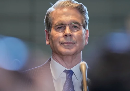 Sekretarz skarbu USA o otwarciu Ormuz. 