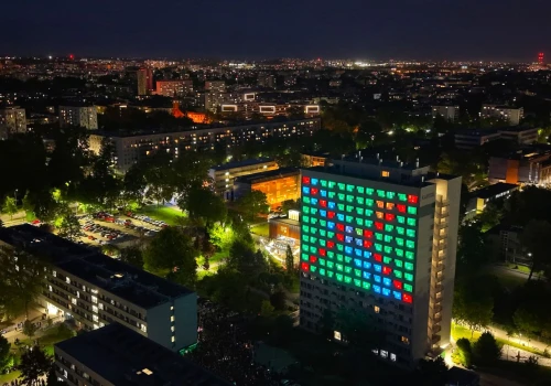 Projekt P.I.W.O. na AGH przyciągnął tłumy. Wieczorny pokaz zrobił wrażenie