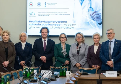 Kardiolodzy, neurolodzy, onkolodzy stworzyli kompas jak w Polsce żyć 100 lat w zdrowiu