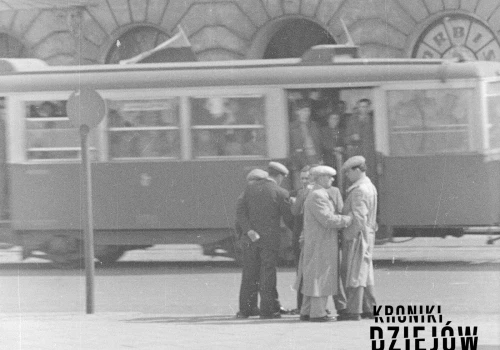 Tak PRL polował na bikiniarzy: skarpetki, jazz i obławy MO