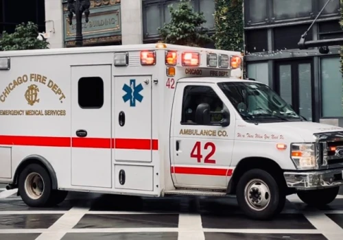 Ranny policjant z Chicago przeniesiony do rehabilitacji po tragicznej strzelaninie w Swedish Hospital
