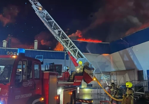 Potężny pożar na Dolnym Śląsku. Od kilkunastu godzin płonie hala produkcyjna