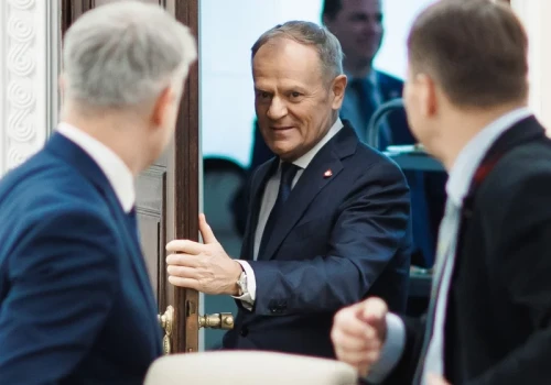 Tusk został okłamany albo sam kłamał. Mocne oskarżenia znanego dziennikarza
